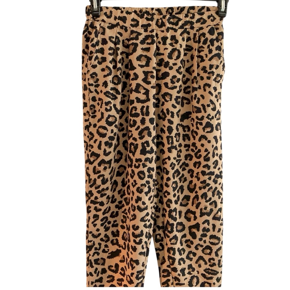 Ardene | Cropped Leopard Print Pants - Picture 2 of 7